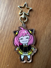 將圖片載入圖庫檢視器 Weird Little One keychain
